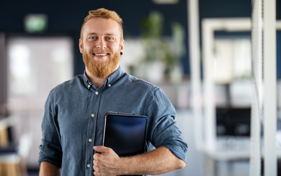 Geschäftsmann mit Laptop
